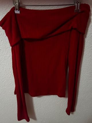 Jersey rojo hombros descubiertos