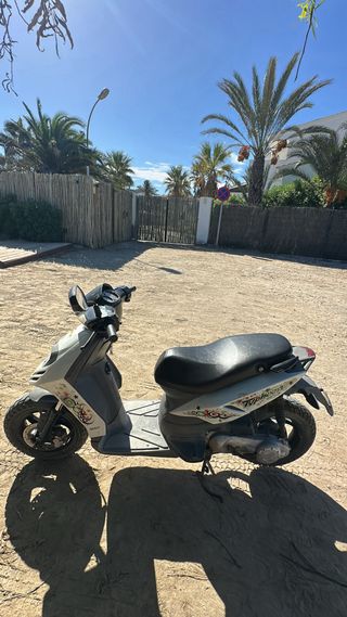 Vespa Piaggio Typhoon 50cc Scooter Blanca
