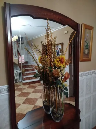 Mueble de entrada de madera y cristal