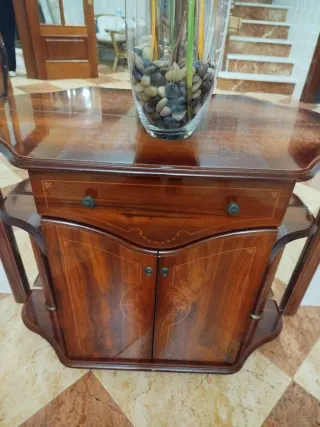 Mueble de entrada de madera y cristal