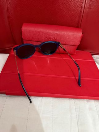 Gafas de sol Guess negras y marrones