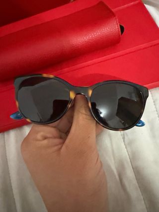 Gafas de sol Guess negras y marrones