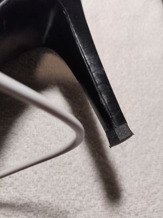 Zapatos tacón Guess by Marciano negros, muy bonito