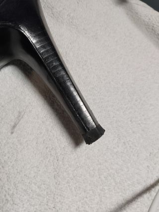 Zapatos tacón Guess by Marciano negros, muy bonito