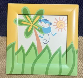 Marco de fotos infantil mono y sol