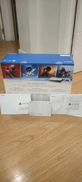 Caja PlayStation 5 (PS5) Sony con manuales