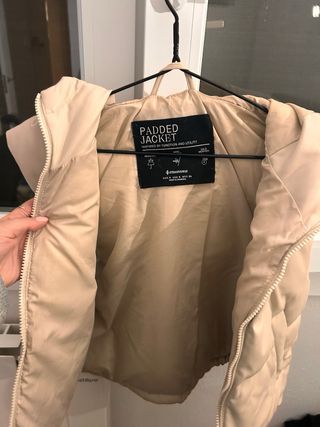 Chaleco acolchado beige Stradivarius