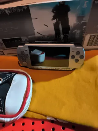 Consola Sony PSP Plata limitd edittion crisis core