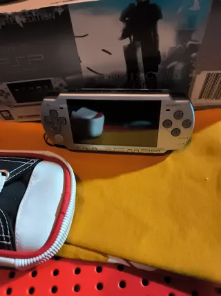 Consola Sony PSP Plata limitd edittion crisis core