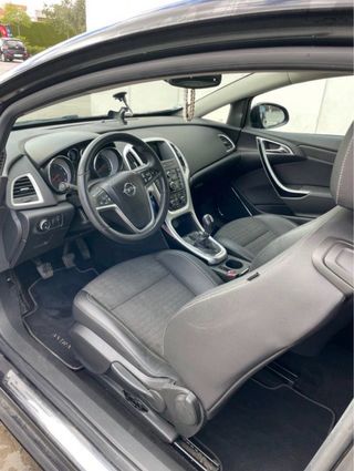Opel Astra 2013 GTC 165 Sportive 3P