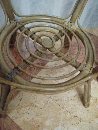 Conjunto mesa y sillas ratán y cristal