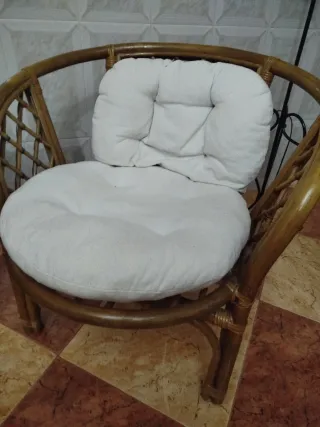 Conjunto mesa y sillas ratán y cristal