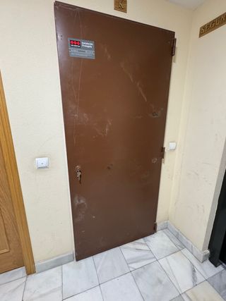 Puerta de seguridad antiocupas