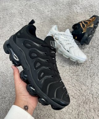 Zapatillas Nike Air VaporMax Plus x Negro y Blanco