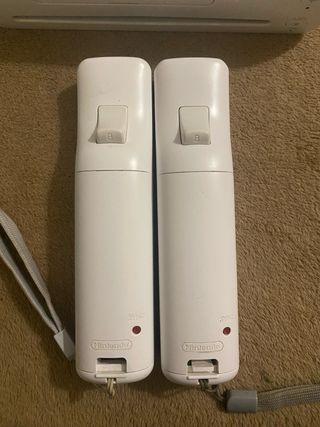 Nintendo Wii U + 2 Giochi + 2 Manette Wii