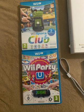 Nintendo Wii U + 2 Giochi + 2 Manette Wii