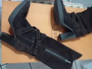 Stivali Tod's donna in camoscio marrone