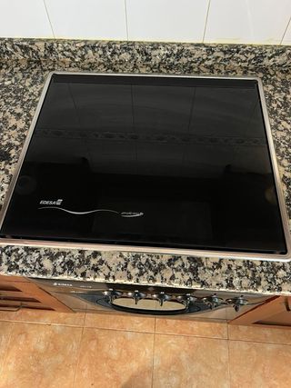 Cocina completa madera y mármol