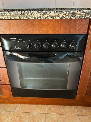 Cocina completa madera y mármol