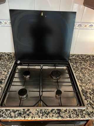 Cocina completa madera y mármol