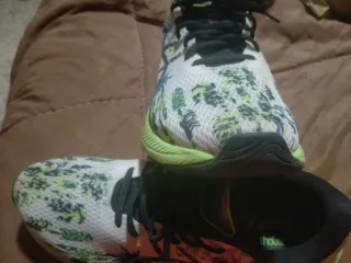 Zapatillas deportivas Asics verdes y blancas