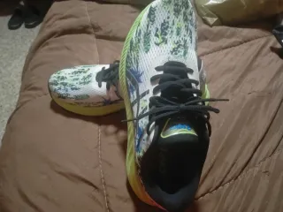 Zapatillas deportivas Asics verdes y blancas