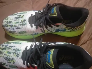 Zapatillas deportivas Asics verdes y blancas