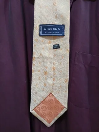 Traje Roberto Bassi, camisa y corbata