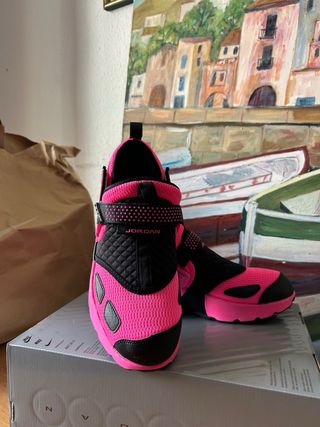 Nike Jordan Runner LX Rosa y Negro