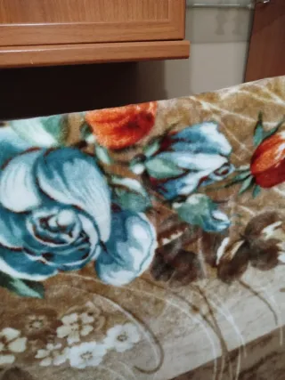 Manta de forro polar con estampado floral