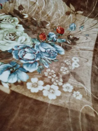 Manta de forro polar con estampado floral