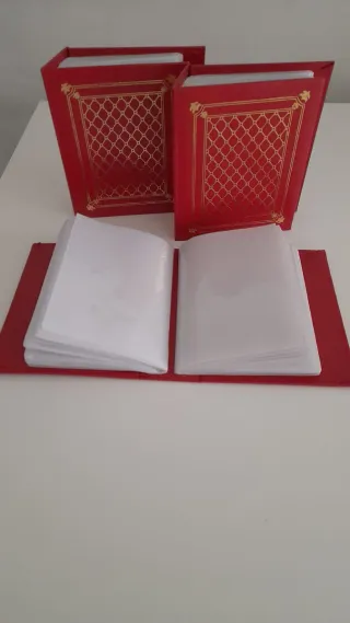 3 Álbunes de Fotos Rojos con Diseño Dorado