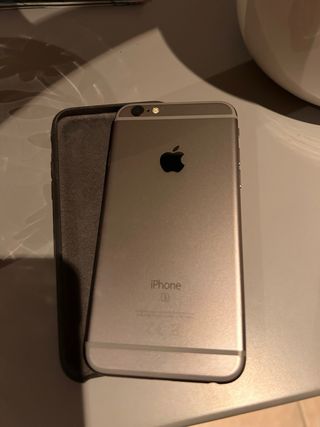 iPhone 6s Negro con funda