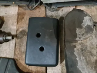 Tapa bajo volante T4