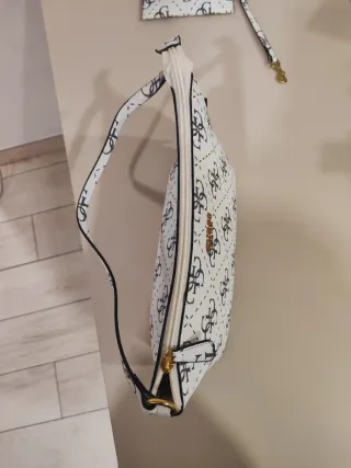 Bolso Guess con monedero