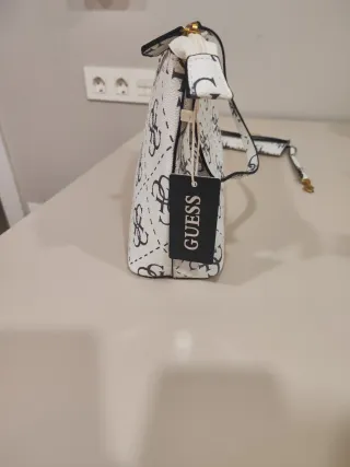 Bolso Guess con monedero