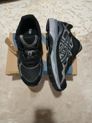 Asics Gel NYC Negro/Gris