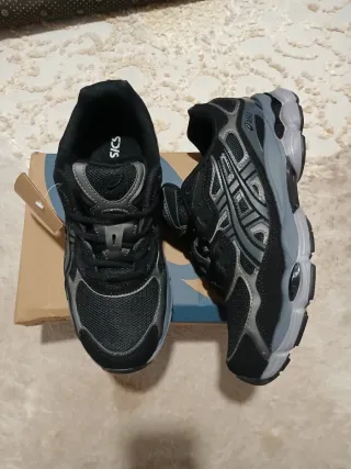 Asics Gel NYC Negro/Gris