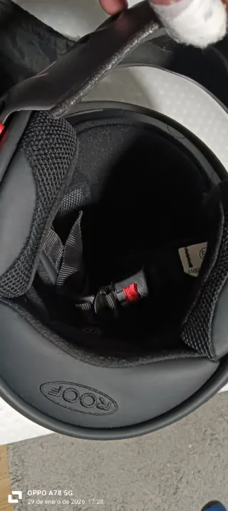 Casco abatible Roof V8