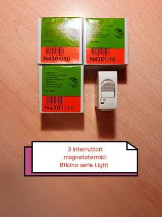 3 interruttori magnetotermici automatici 10A.