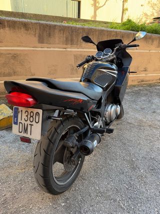 Suzuki GS500F Negra