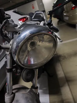 Faro redondo moto naked con soporte