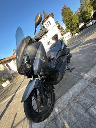 Yamaha XMAX 250