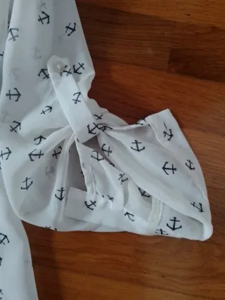 Camisa blanca fina con anclas