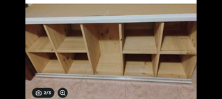 Mueble acuario de madera con estantes