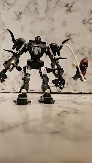 LEGO 76276 Venom vs Miles Morales