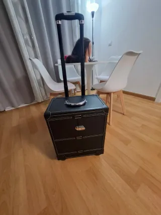 Maleta Maquillaje y Cabeza Maniquí