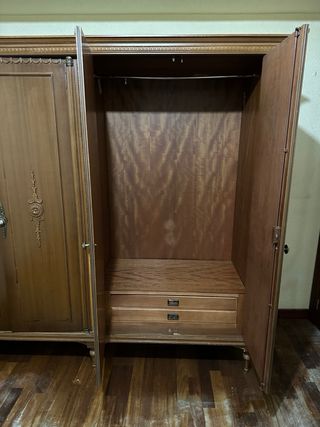 Guardaroba in legno massello