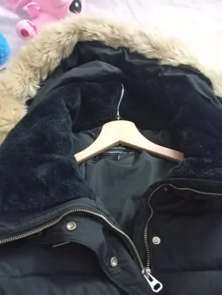 Chaqueta de invierno y abrigable en el cuello