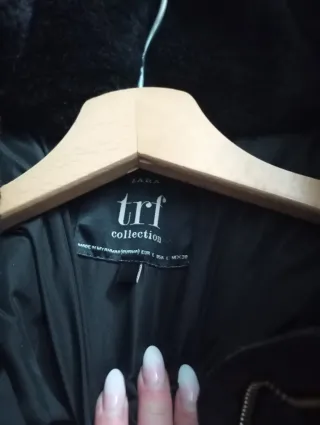 Chaqueta de invierno y abrigable en el cuello